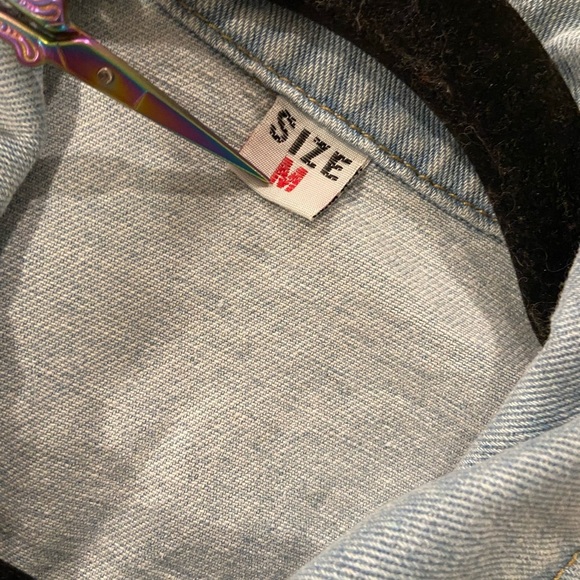 NWT New Collection Size M Light Wash Cotton Stretch Distressed Denim Jean Jacket - Picture 11 of 13